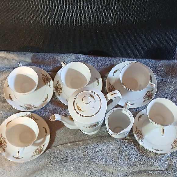 Other - Vintage Elegant Floral Tea Set